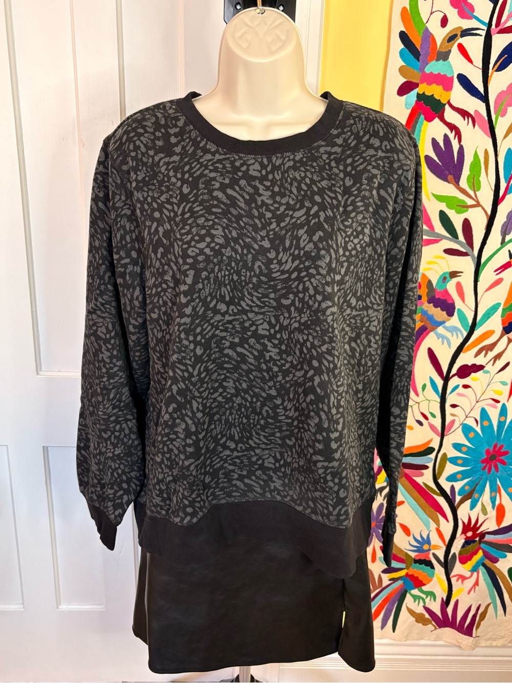 tek gear Charcoal and Heather Gray Patterned Crewneck Sweater